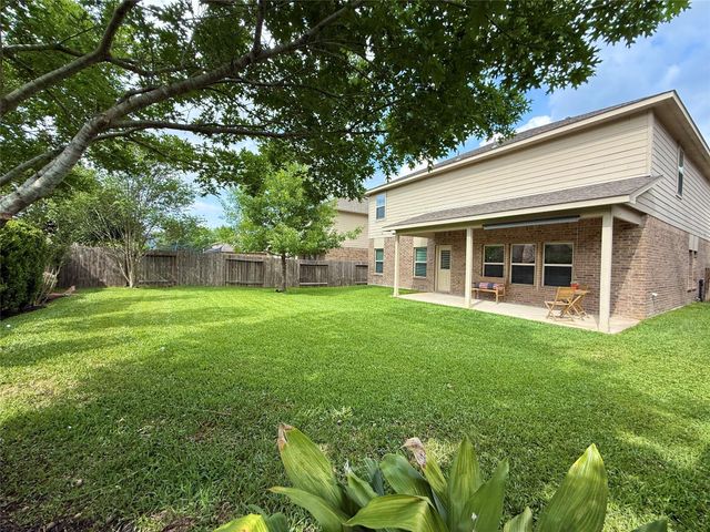 150 Meadow Grove Drive, Conroe, TX 77384