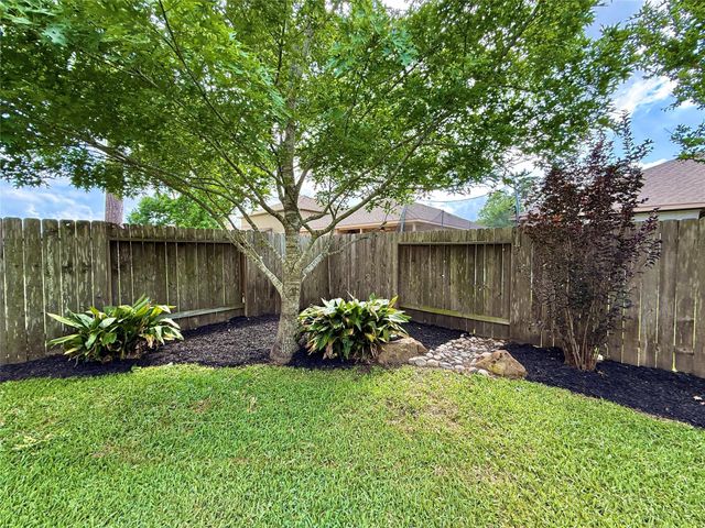 150 Meadow Grove Drive, Conroe, TX 77384