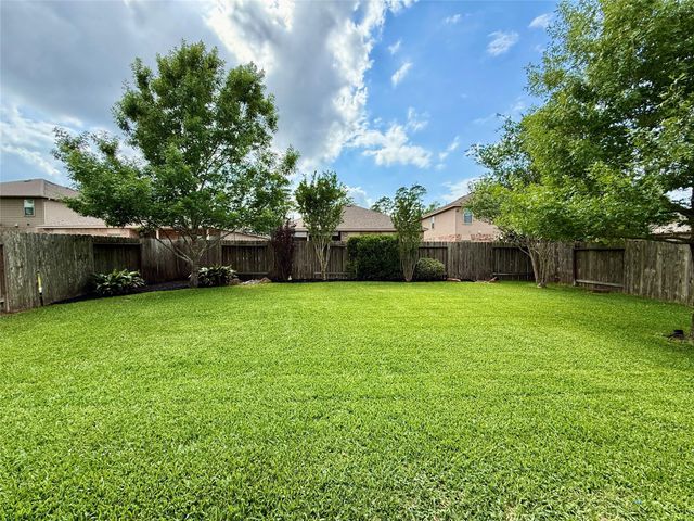 150 Meadow Grove Drive, Conroe, TX 77384