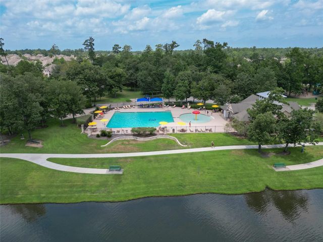 150 Meadow Grove Drive, Conroe, TX 77384