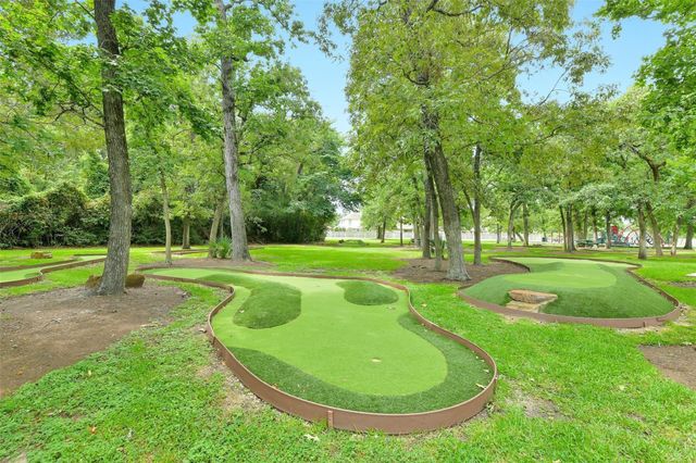 150 Meadow Grove Drive, Conroe, TX 77384