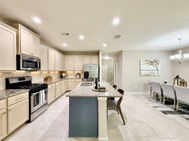 150 Meadow Grove Drive, Conroe, TX 77384