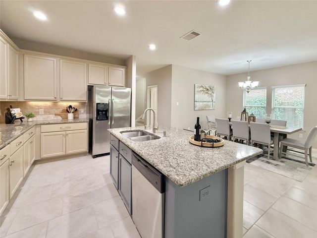 150 Meadow Grove Drive, Conroe, TX 77384