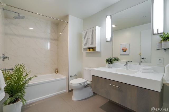 52 Innes Court 305, San Francisco, CA 94124