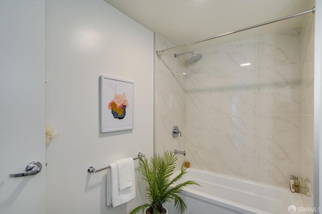 52 Innes Court 305, San Francisco, CA 94124