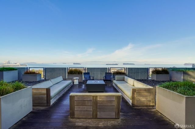 52 Innes Court 305, San Francisco, CA 94124