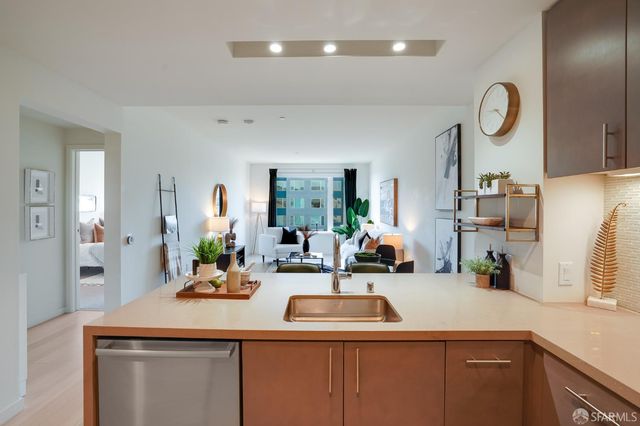 52 Innes Court 305, San Francisco, CA 94124