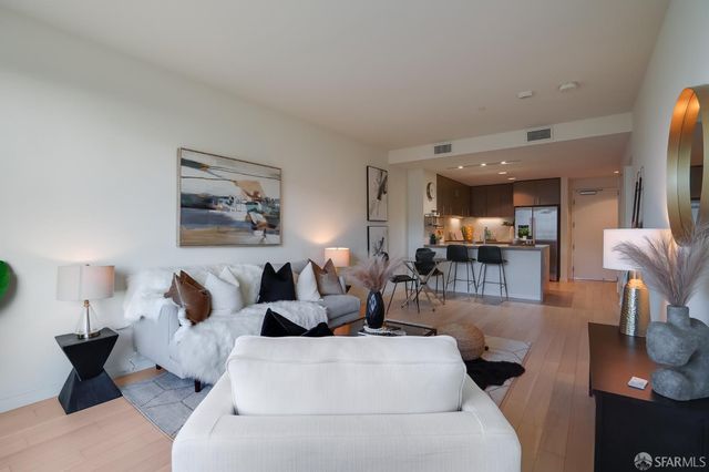 52 Innes Court 305, San Francisco, CA 94124