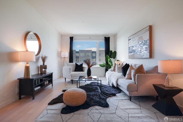 52 Innes Court 305, San Francisco, CA 94124