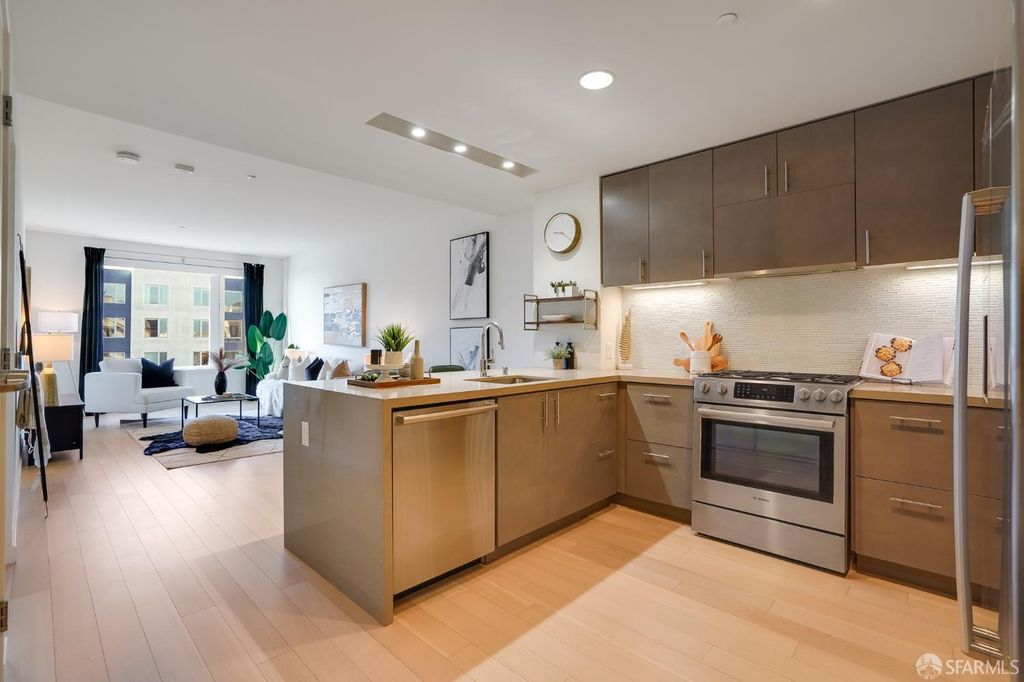 52 Innes Court 305, San Francisco, CA 94124