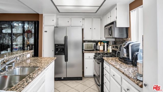 13567 Valerio Street C, Van Nuys (los Angeles), CA 91405