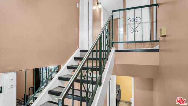 13567 Valerio Street C, Van Nuys (los Angeles), CA 91405