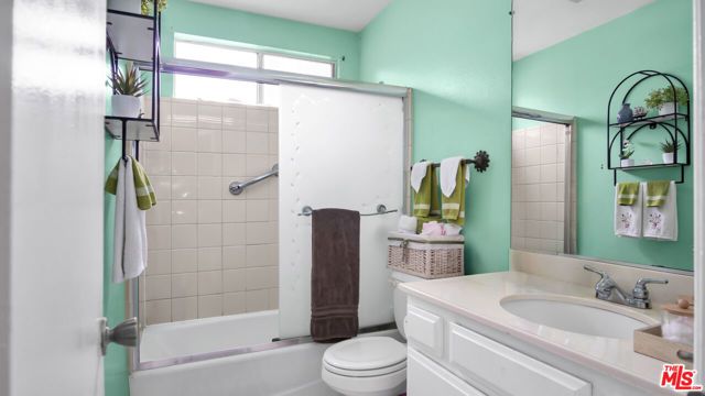 13567 Valerio Street C, Van Nuys (los Angeles), CA 91405