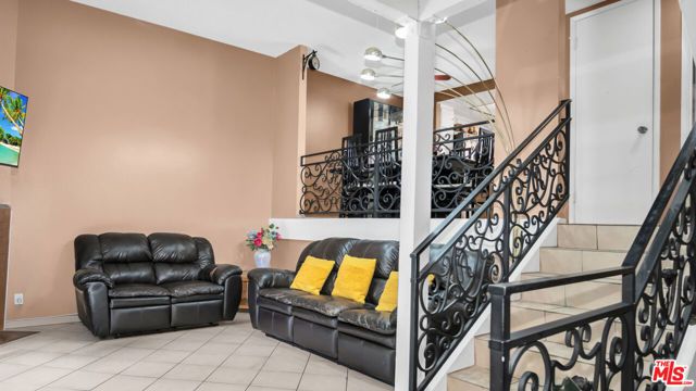 13567 Valerio Street C, Van Nuys (los Angeles), CA 91405