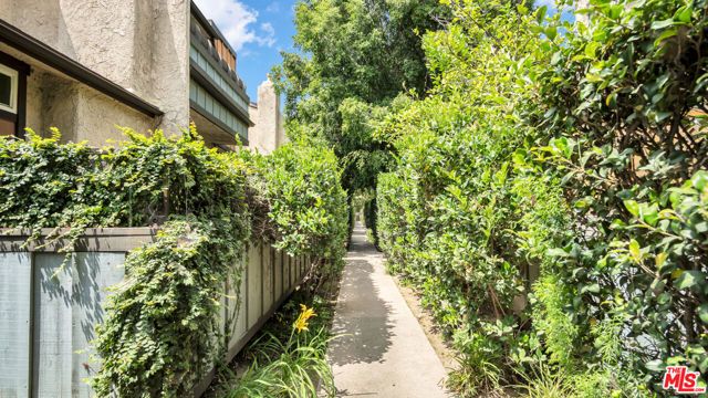 13567 Valerio Street C, Van Nuys (los Angeles), CA 91405