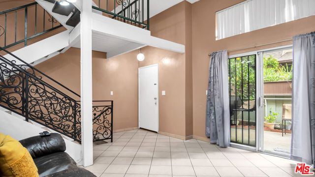 13567 Valerio Street C, Van Nuys (los Angeles), CA 91405