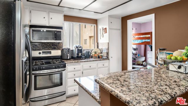 13567 Valerio Street C, Van Nuys (los Angeles), CA 91405