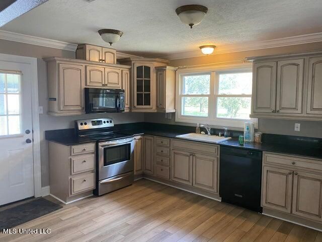 900 S Sea Cove Street, Pascagoula, MS 39581