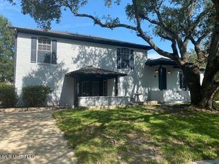 900 S Sea Cove Street, Pascagoula, MS 39581