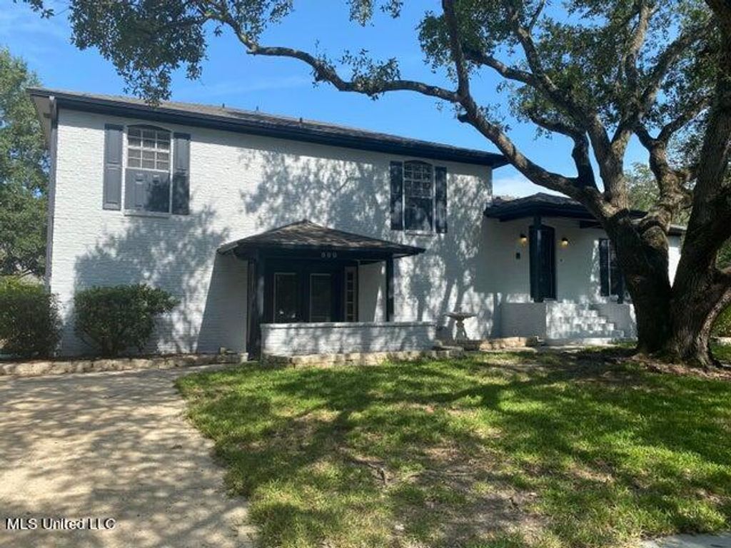 900 S Sea Cove Street, Pascagoula, MS 39581