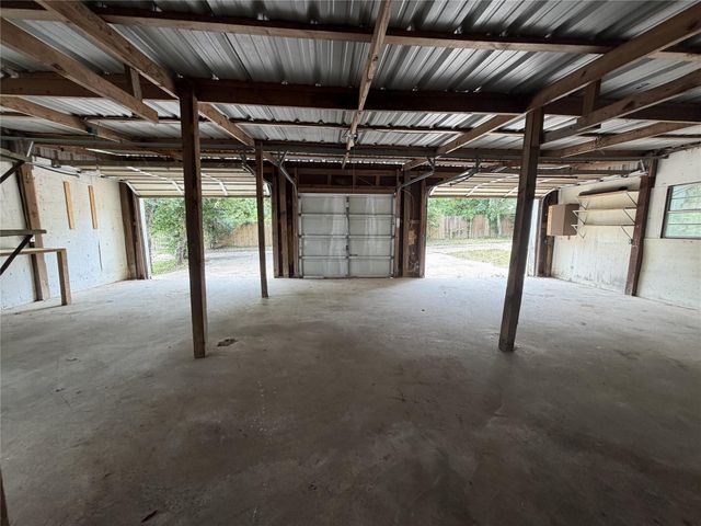 9084 Peggy Drive, Montgomery, TX 77316