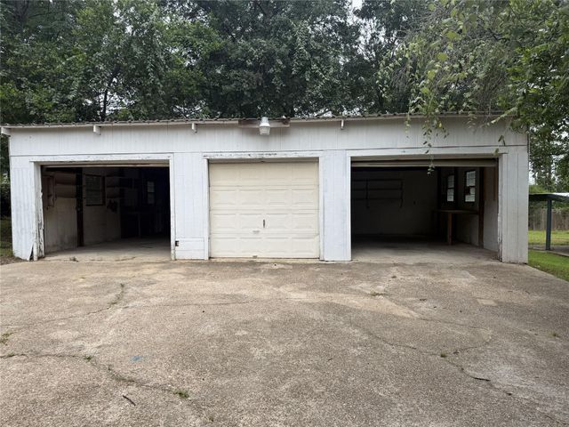 9084 Peggy Drive, Montgomery, TX 77316