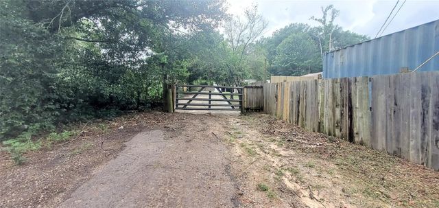 9084 Peggy Drive, Montgomery, TX 77316