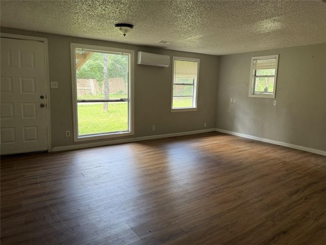 9084 Peggy Drive, Montgomery, TX 77316