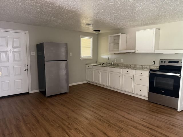 9084 Peggy Drive, Montgomery, TX 77316