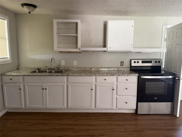 9084 Peggy Drive, Montgomery, TX 77316