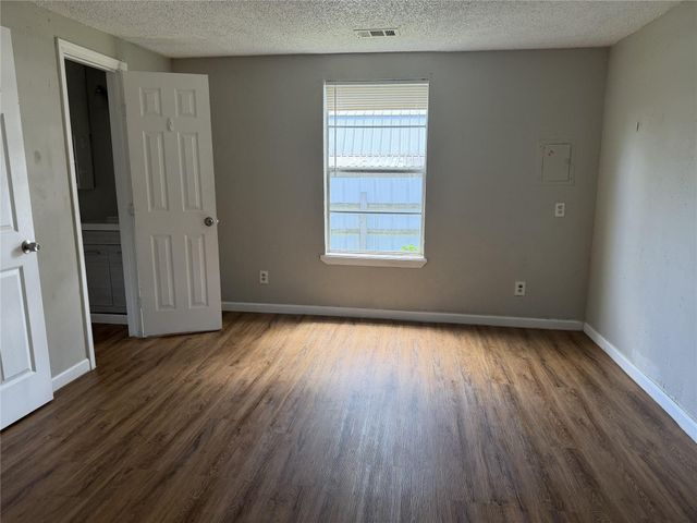 9084 Peggy Drive, Montgomery, TX 77316