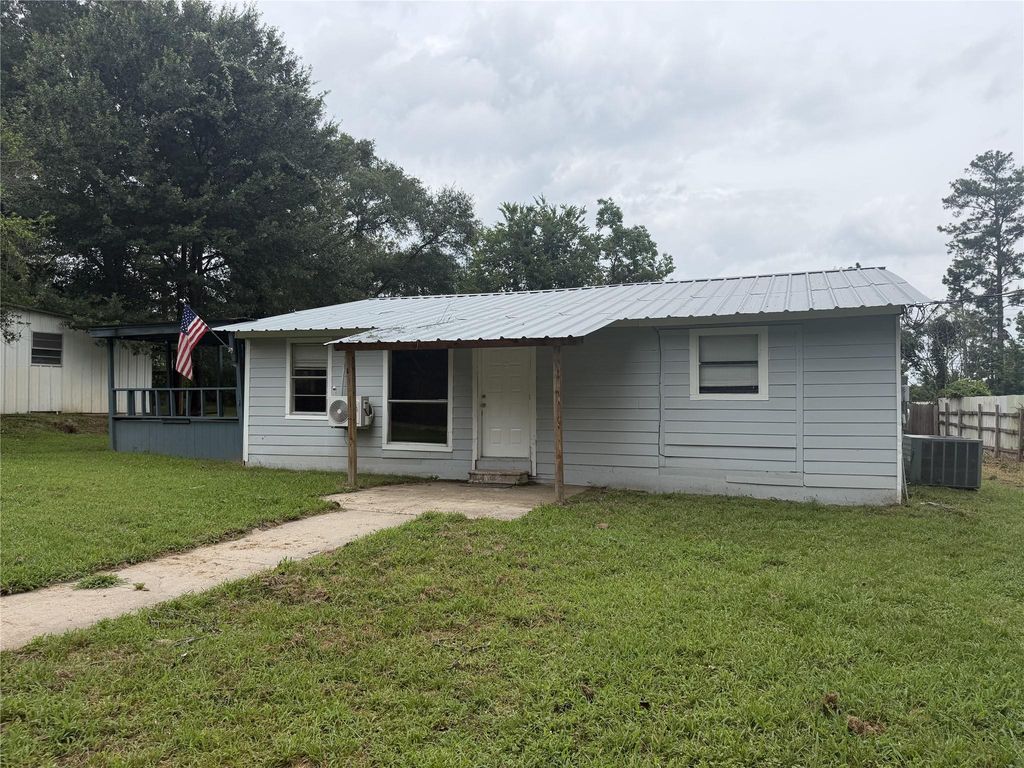 9084 Peggy Drive, Montgomery, TX 77316