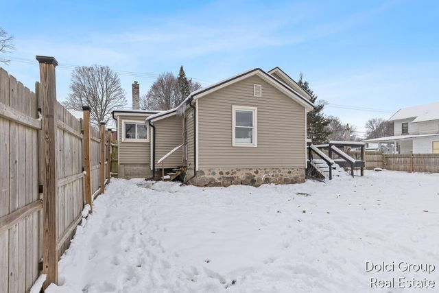 73 Mill Street, Saranac Vlg-bstntwp, MI 48881