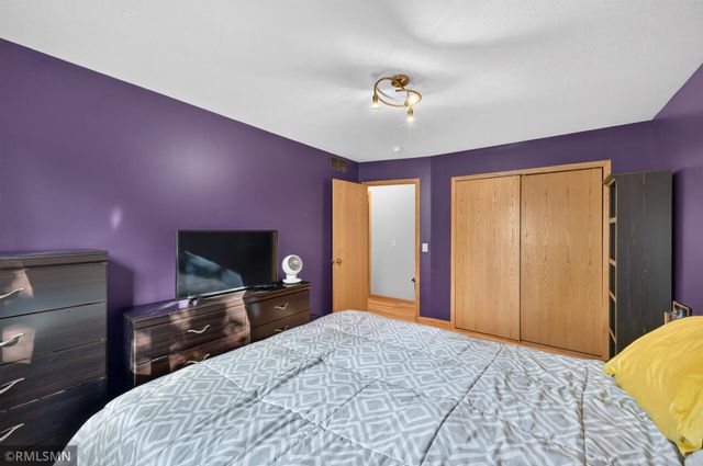 4292 Heritage Drive, Vadnais Heights, MN 55127