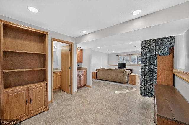4292 Heritage Drive, Vadnais Heights, MN 55127