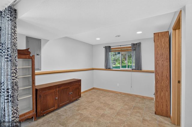 4292 Heritage Drive, Vadnais Heights, MN 55127