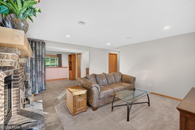 4292 Heritage Drive, Vadnais Heights, MN 55127