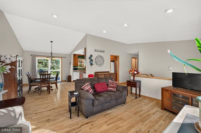 4292 Heritage Drive, Vadnais Heights, MN 55127
