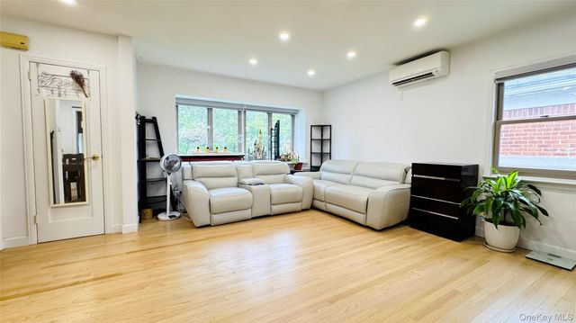 56-07 231th St, Bayside, NY 11364