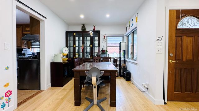 56-07 231th St, Bayside, NY 11364