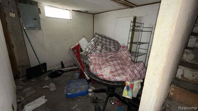 8494 Heyden Street, Detroit, MI 48228