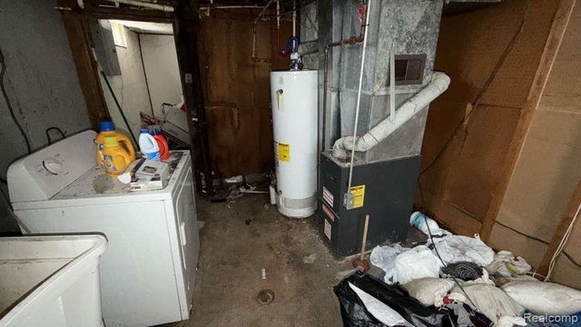 8494 Heyden Street, Detroit, MI 48228