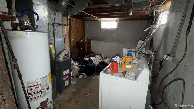 8494 Heyden Street, Detroit, MI 48228