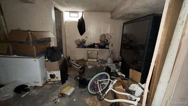 8494 Heyden Street, Detroit, MI 48228