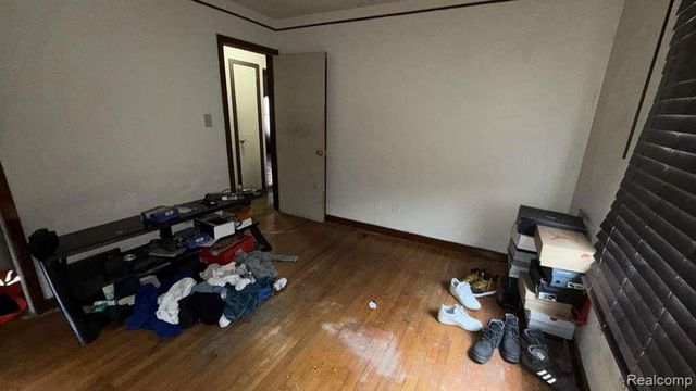 8494 Heyden Street, Detroit, MI 48228