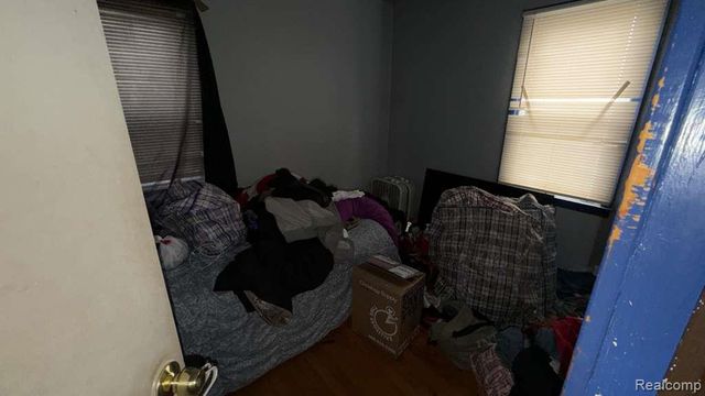 8494 Heyden Street, Detroit, MI 48228