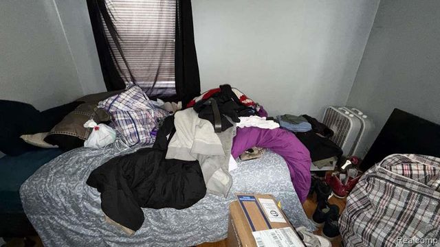 8494 Heyden Street, Detroit, MI 48228