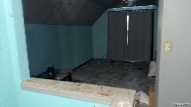 8494 Heyden Street, Detroit, MI 48228