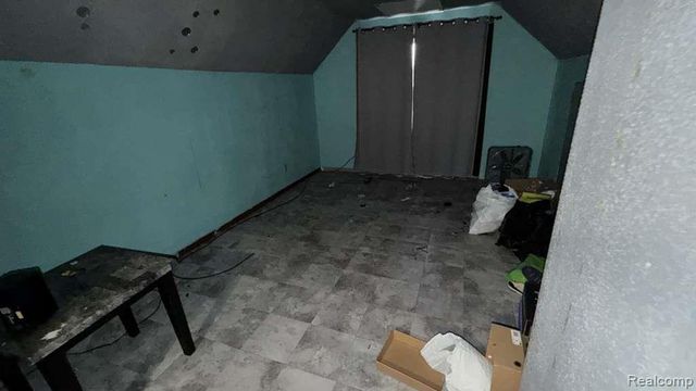 8494 Heyden Street, Detroit, MI 48228