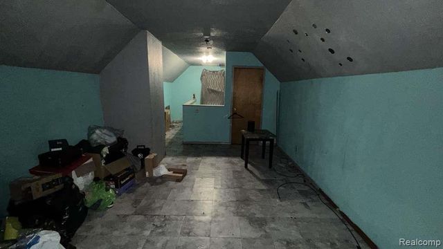 8494 Heyden Street, Detroit, MI 48228